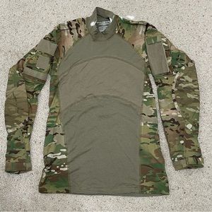 Military combat shirt/Multicam size men’s medium